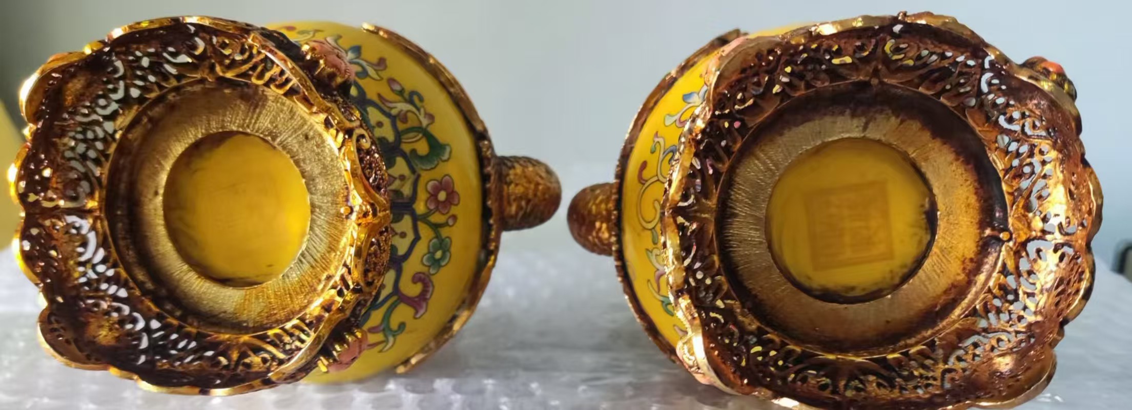 乾隆御制《黄地双凤鎏金嵌宝赏瓶》一对