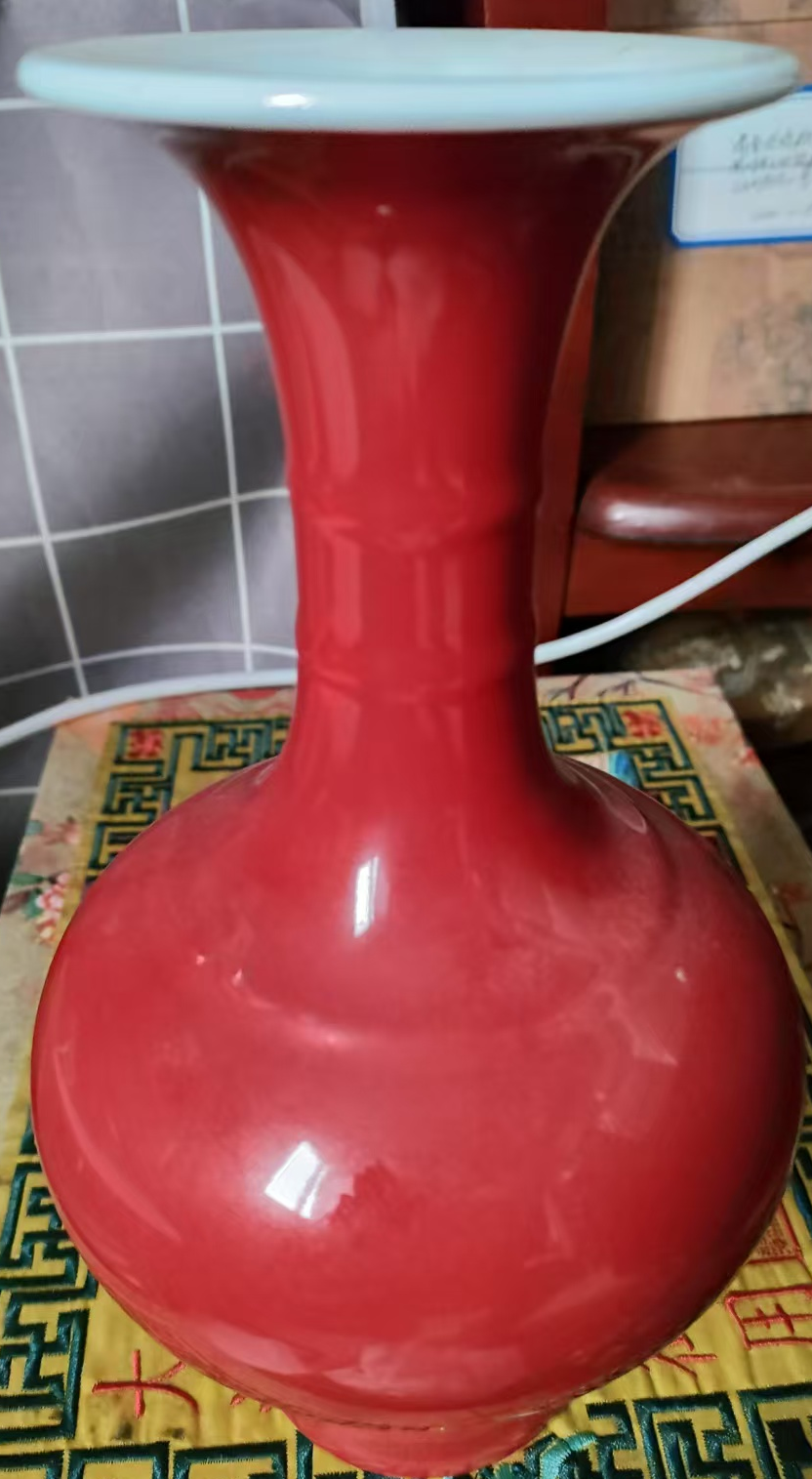 乾隆年制《红釉瓶》