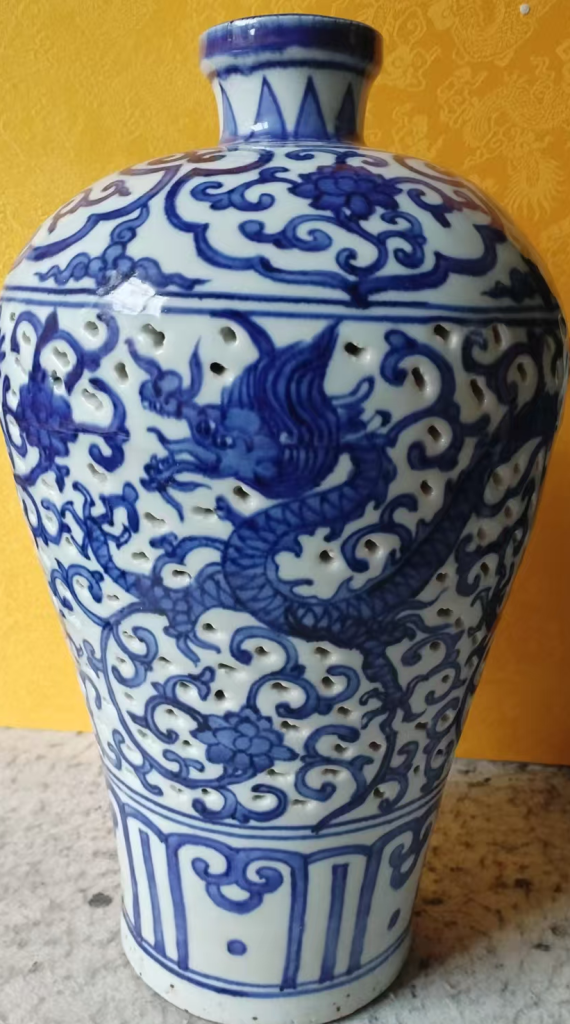 图片[1]-青花 龙穿莲花梅瓶-嘉诚艺术