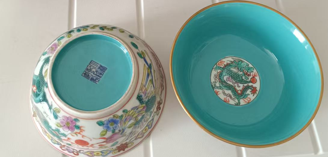 乾隆年制《粉彩龙凤碗》一对