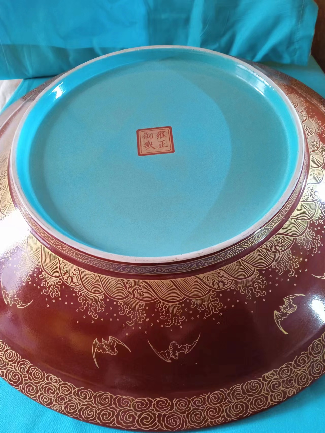 雍正年制《珊瑚红描金纹碗》