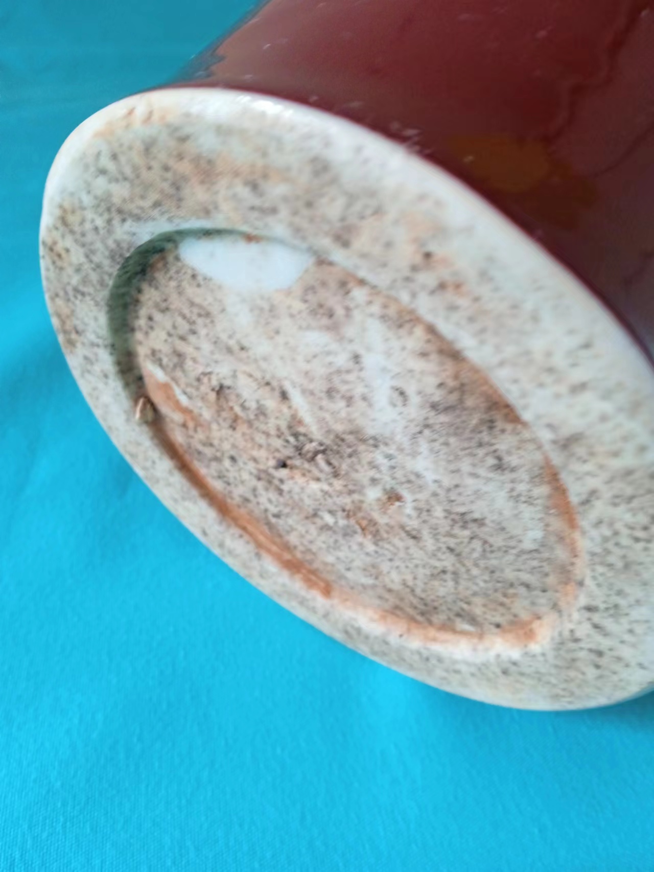 霁红留白龙纹梅瓶