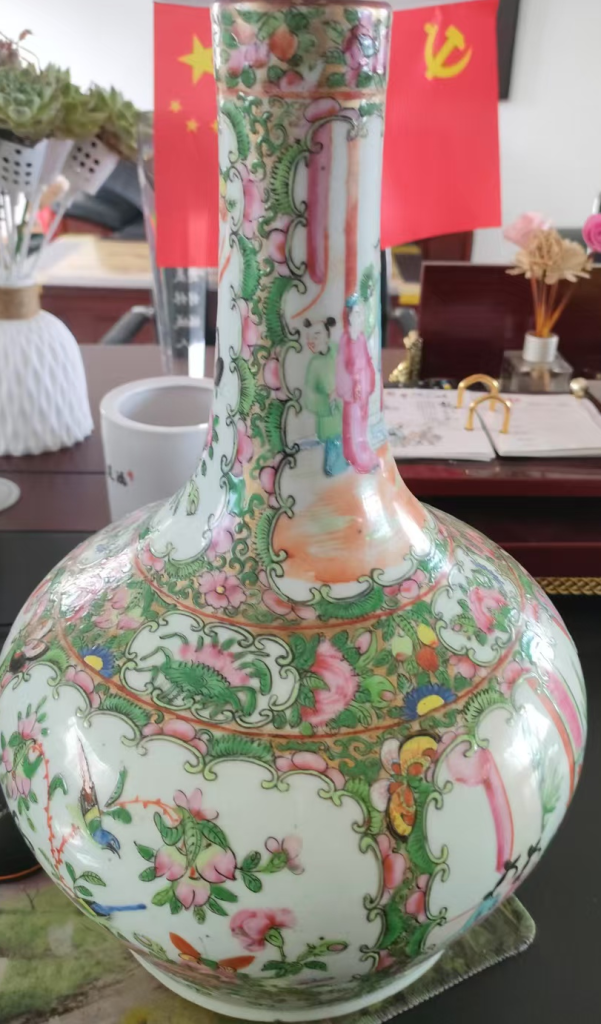图片[1]-清代同治《广彩人物天球瓶》-嘉诚艺术