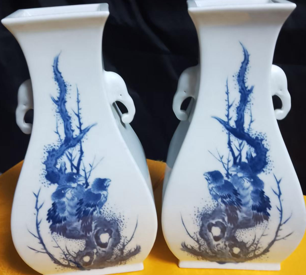 图片[1]-王步《春风和鸣 》青花象耳瓶对瓶-嘉诚艺术
