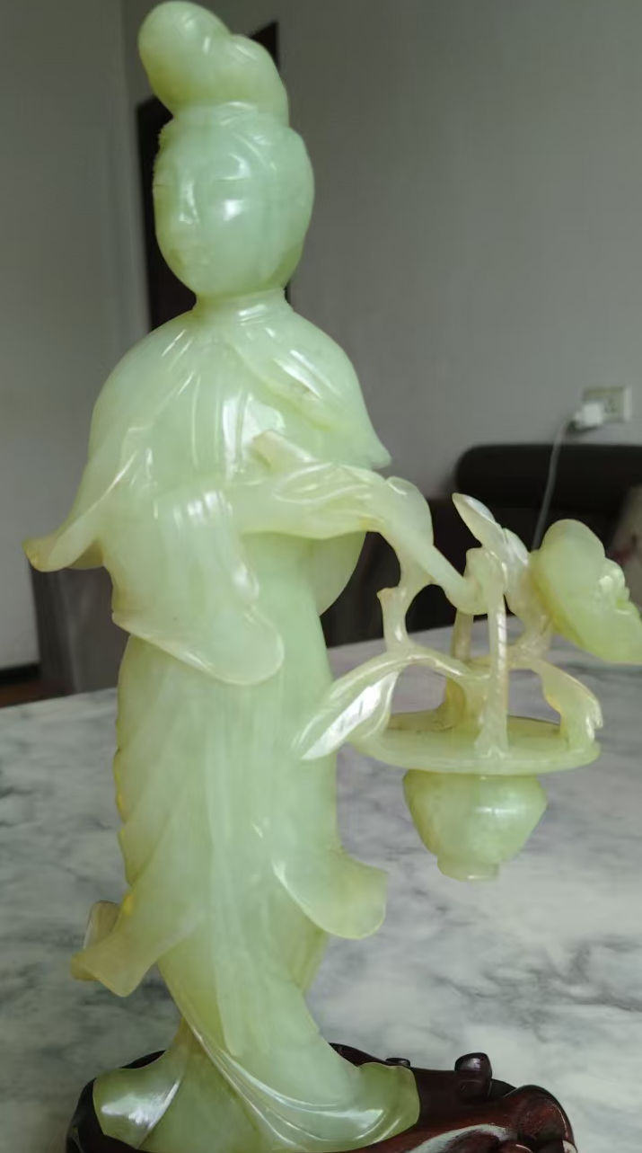 清代和田玉《玉雕仙女散花》