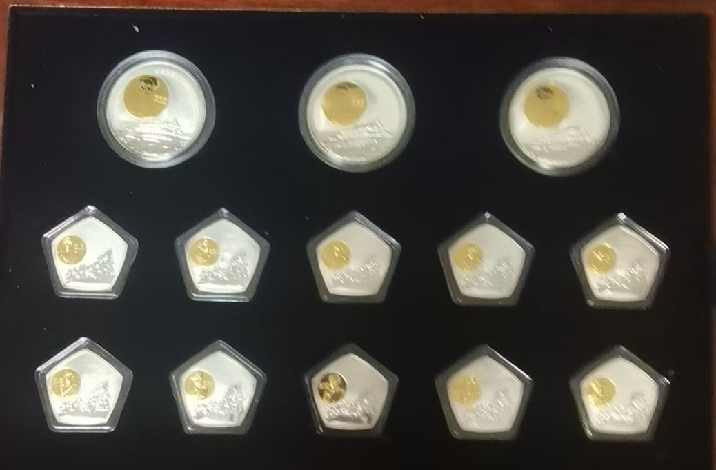 《军魂》纯金纯银纪念币-嘉诚艺术