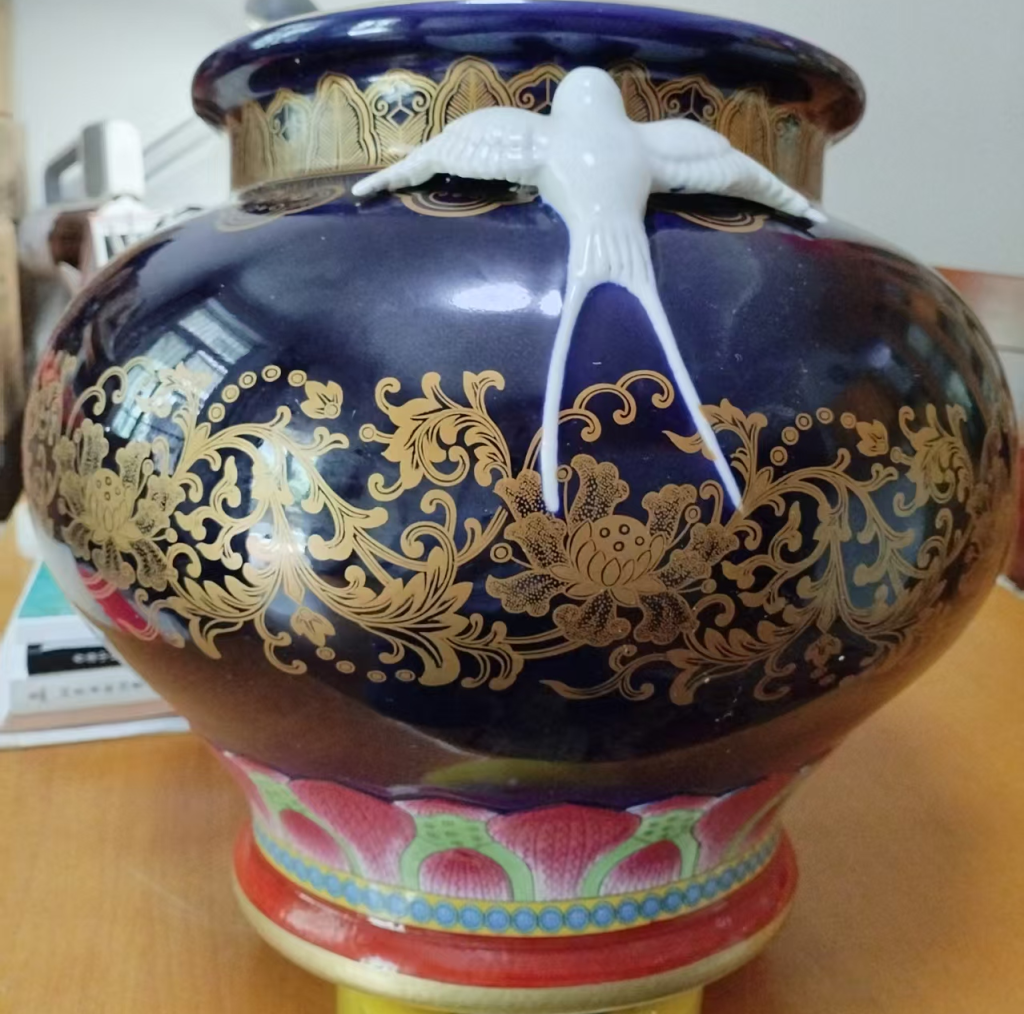 图片[1]-乾隆年制《霁兰粉彩描金海晏河清燕耳尊》-嘉诚艺术
