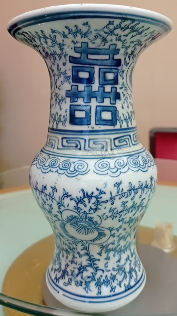 图片[1]-清嘉庆《缠枝莲花卉喜字纹花觚》-嘉诚艺术