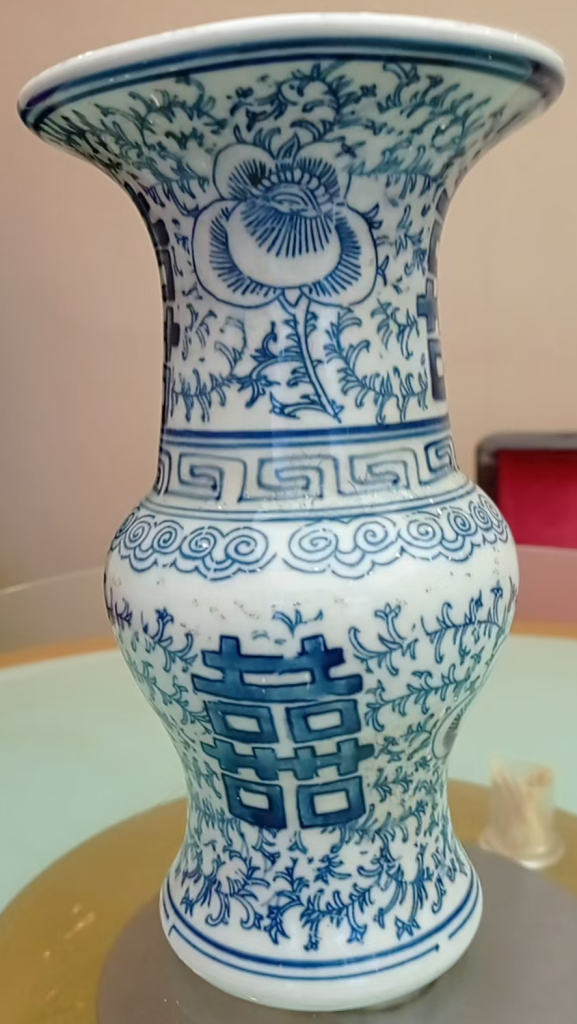 图片[3]-清嘉庆《缠枝莲花卉喜字纹花觚》一对-嘉诚艺术