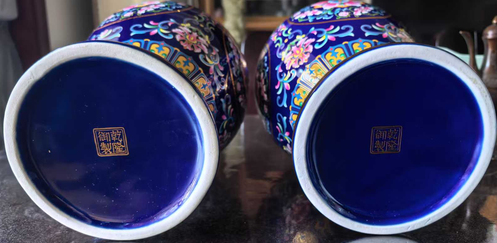 乾隆年制《景泰蓝双耳象太平景象瓶》一对