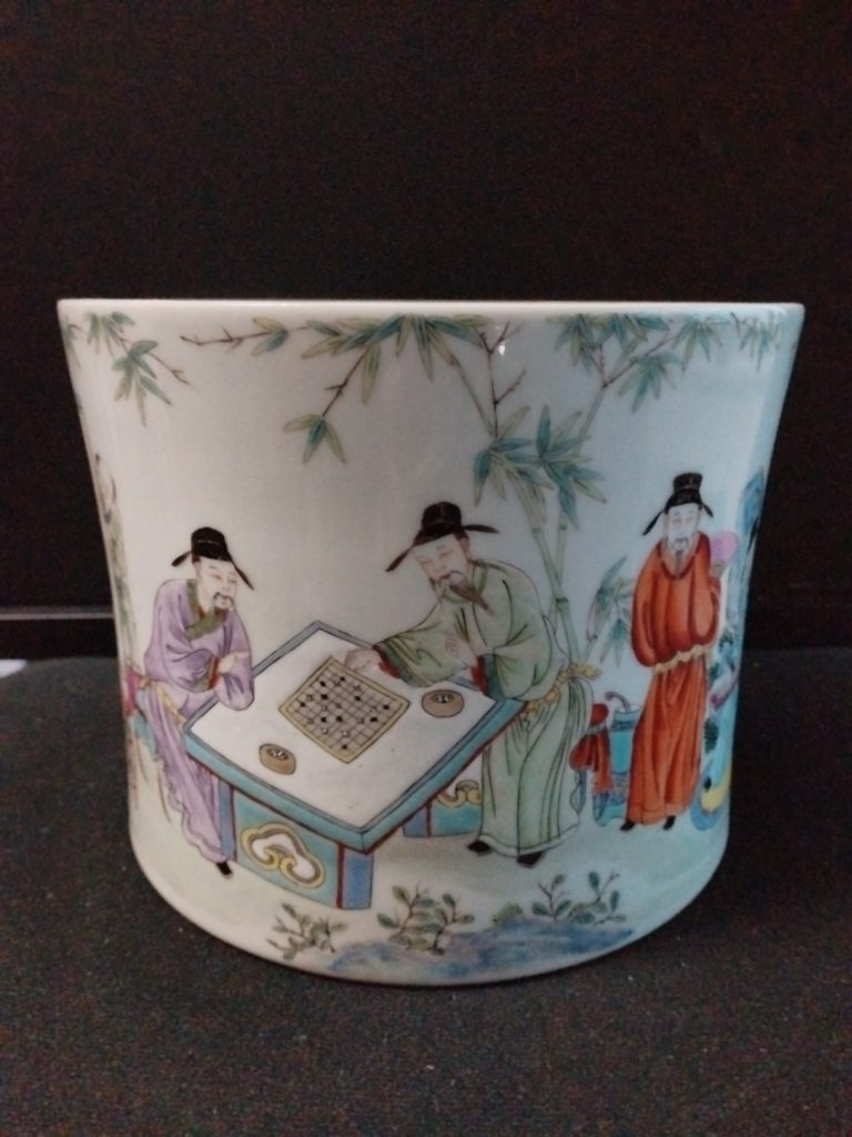 图片[1]-大清雍正年制《玉碧底珐琅彩琴棋书画人物笔筒》-嘉诚艺术
