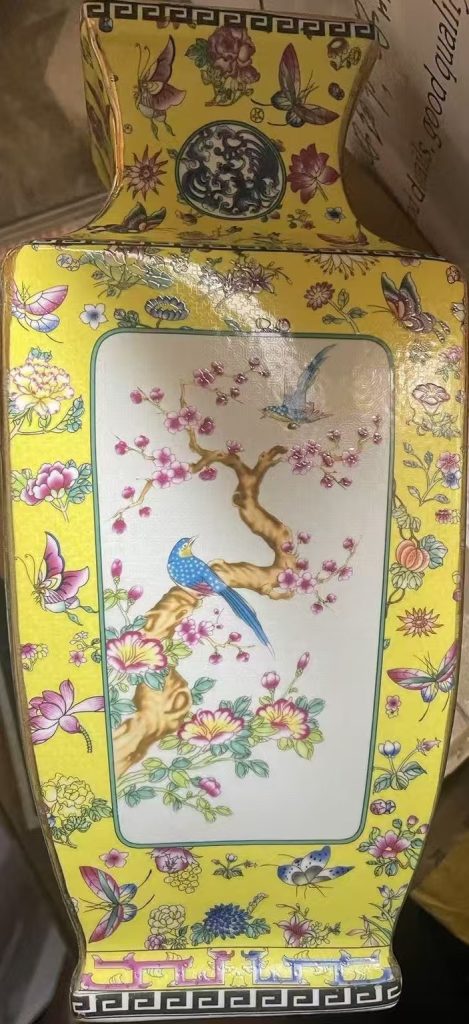 图片[1]-乾隆年制《黄釉粉彩花鸟四方瓶》-嘉诚艺术