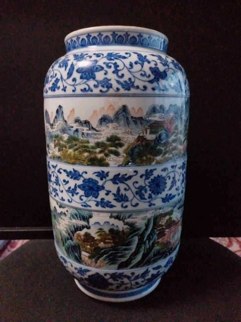 图片[3]-大清乾隆年制《青花珐琅彩千里江山图灯笼瓶》-嘉诚艺术