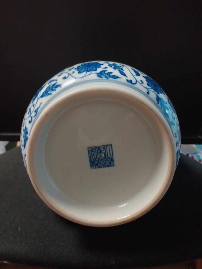 图片[4]-大清乾隆年制《青花珐琅彩千里江山图灯笼瓶》-嘉诚艺术