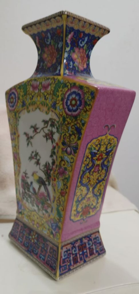 图片[3]-雍正年制《珐琅彩开窗花鸟四方赏瓶》-嘉诚艺术
