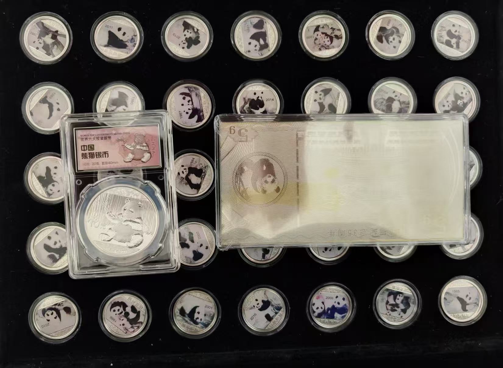 《国宝熊猫纪念章》一套