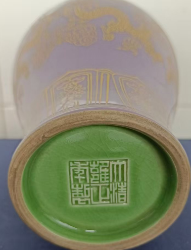 图片[2]-雍正年制《蓝底釉描金龙纹瓶》-嘉诚艺术