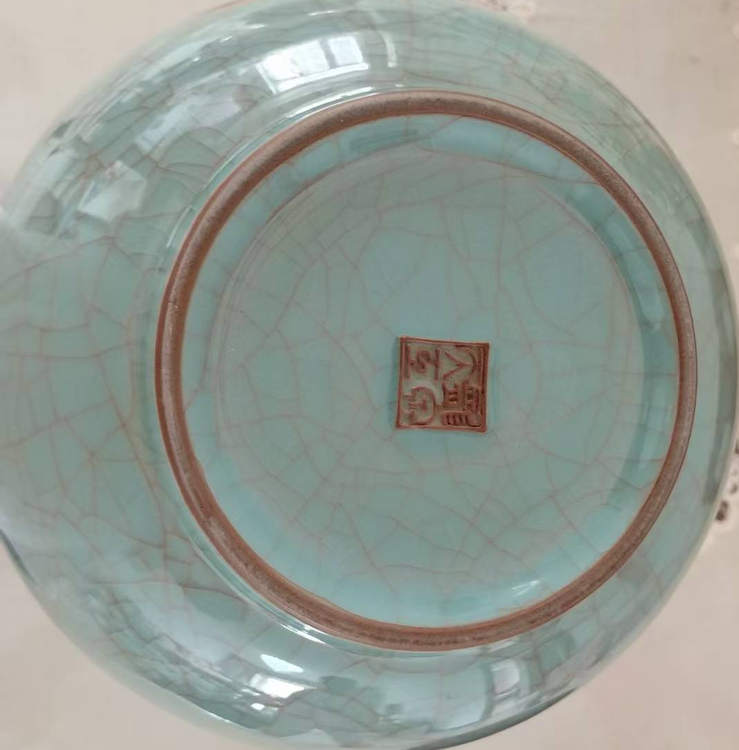 龙泉修内司《窑窑粉青釉天球瓶》