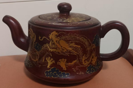 清乾隆《描金加彩双龙缠枝莲纹紫砂壶》-嘉诚艺术