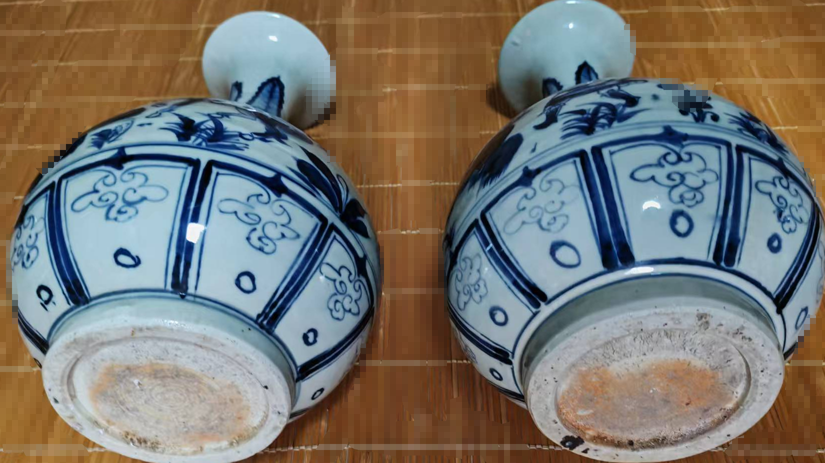 大元国至正十一年制《青花人物玉壶春瓶》一对