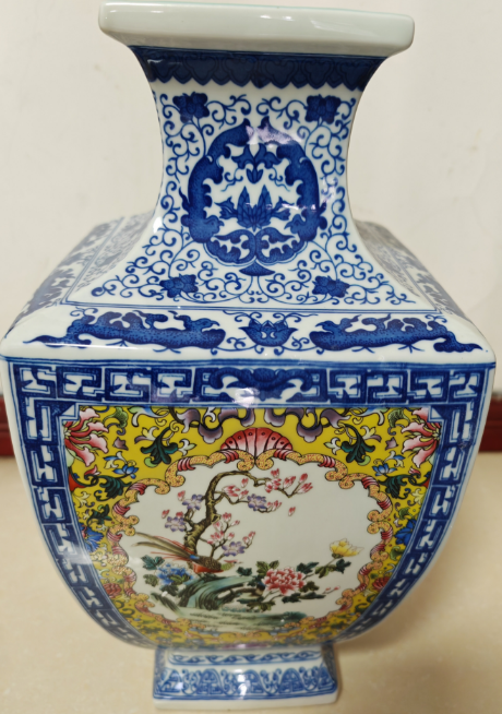 乾隆年制《青花开窗四方瓶》-嘉诚艺术