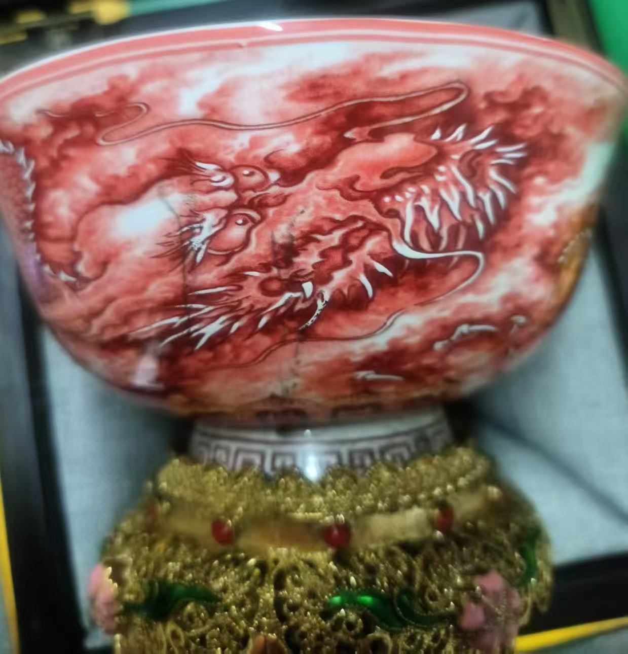 乾隆年制《釉里红龙纹》镶嵌宝石底座-嘉诚艺术