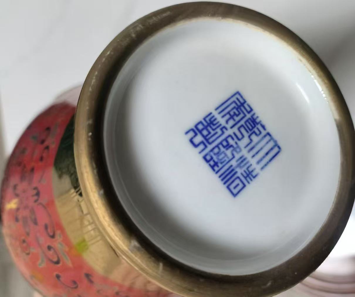 乾隆年制《富贵鎏金观音瓶》一对