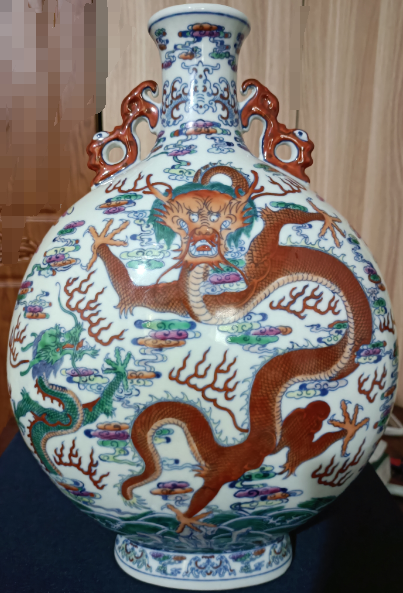 乾隆年制《斗彩苍龙教子图夔龙抱月瓶》-嘉诚艺术