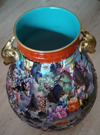 乾隆年制《珐琅彩雕刻万花人物如意尊》-嘉诚艺术