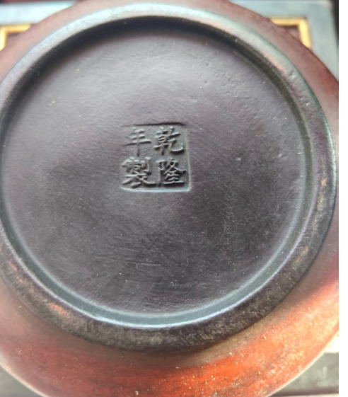 图片[2]-乾隆年制《描金加彩双龙缠枝莲纹紫砂壶》一对-嘉诚艺术