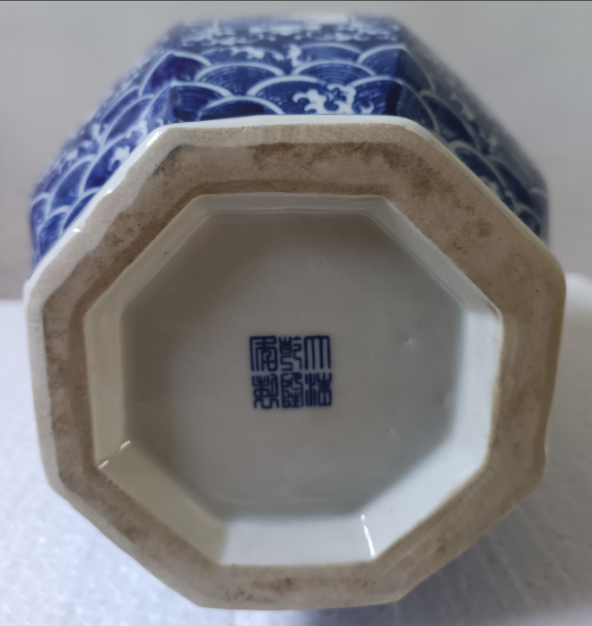 图片[2]-清乾隆年制《青花开窗花鸟八方瓶》-嘉诚艺术