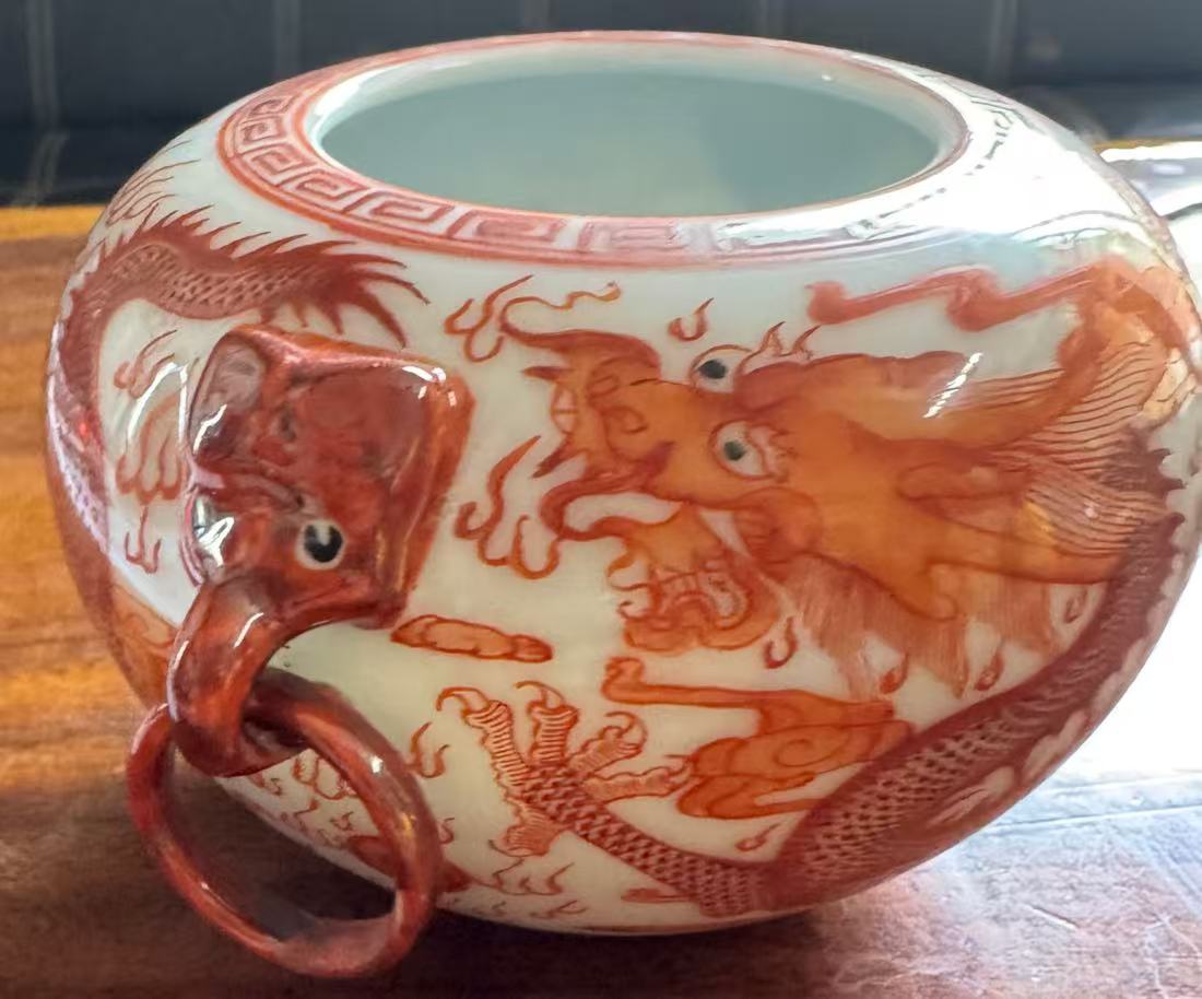 乾隆年制《矾红龙纹象耳活环水盂》-嘉诚艺术