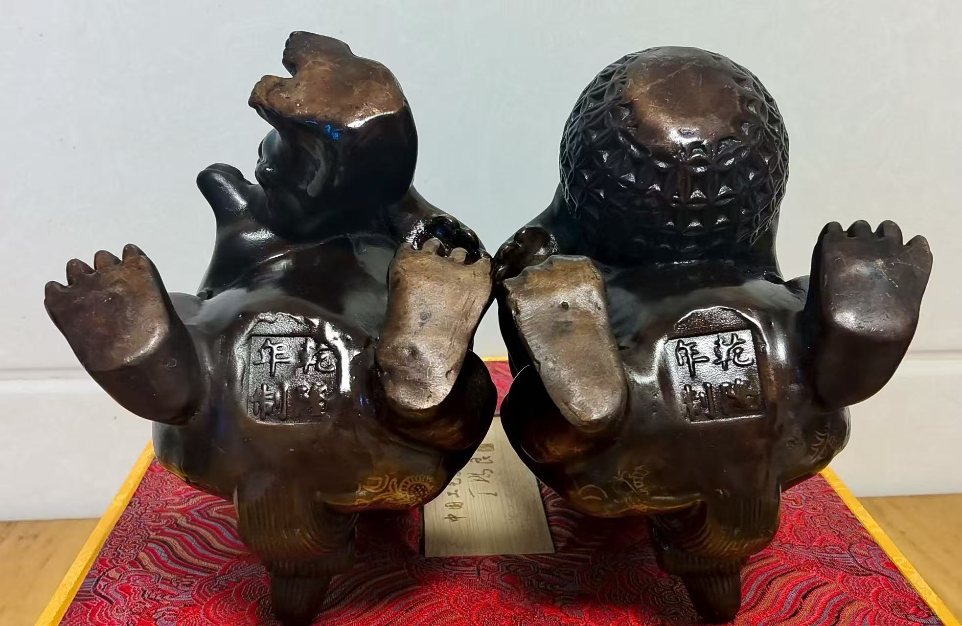 乾隆年制《风磨铜鎏金狮》一对