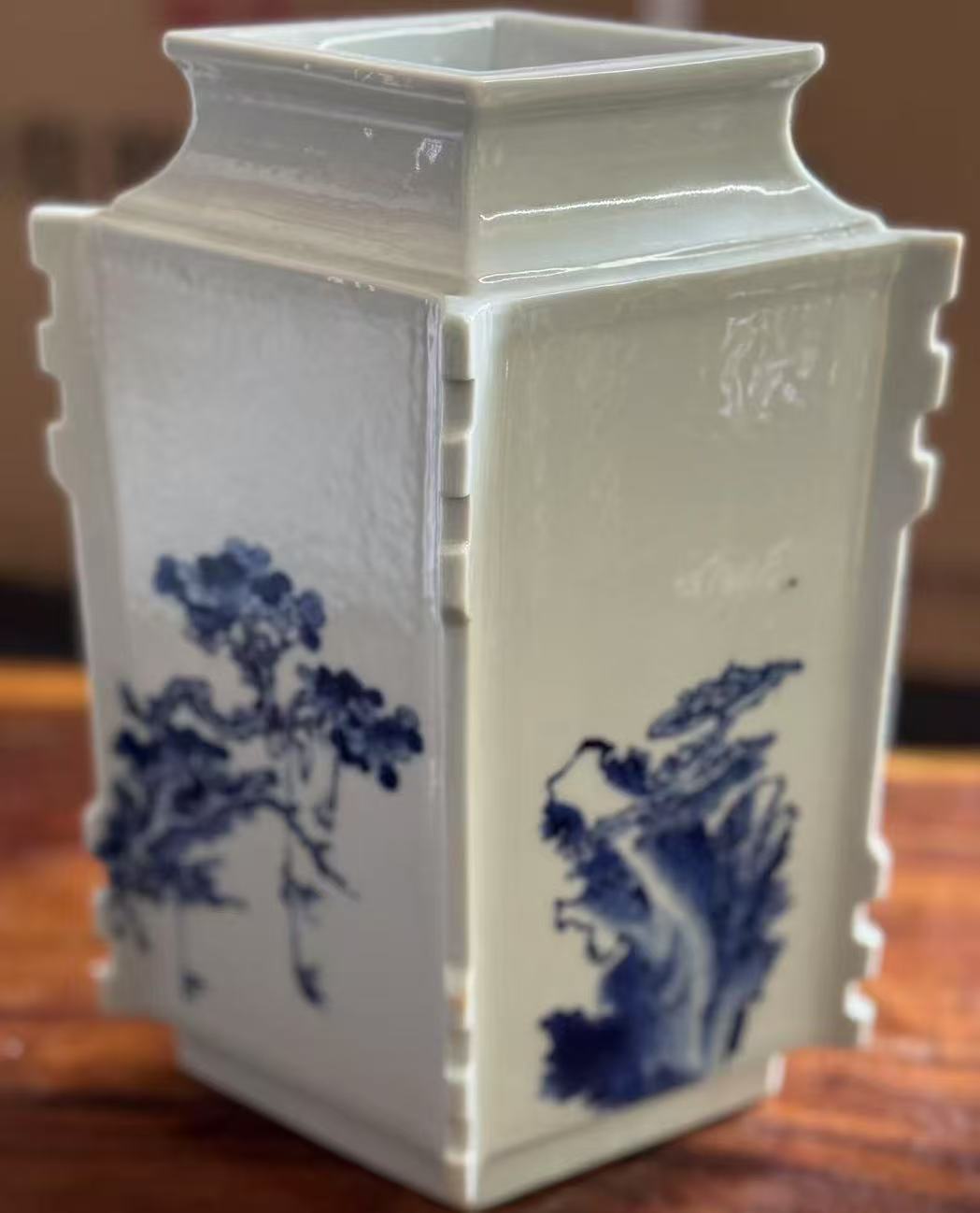 王步《青花菱形琮式瓶》-嘉诚艺术