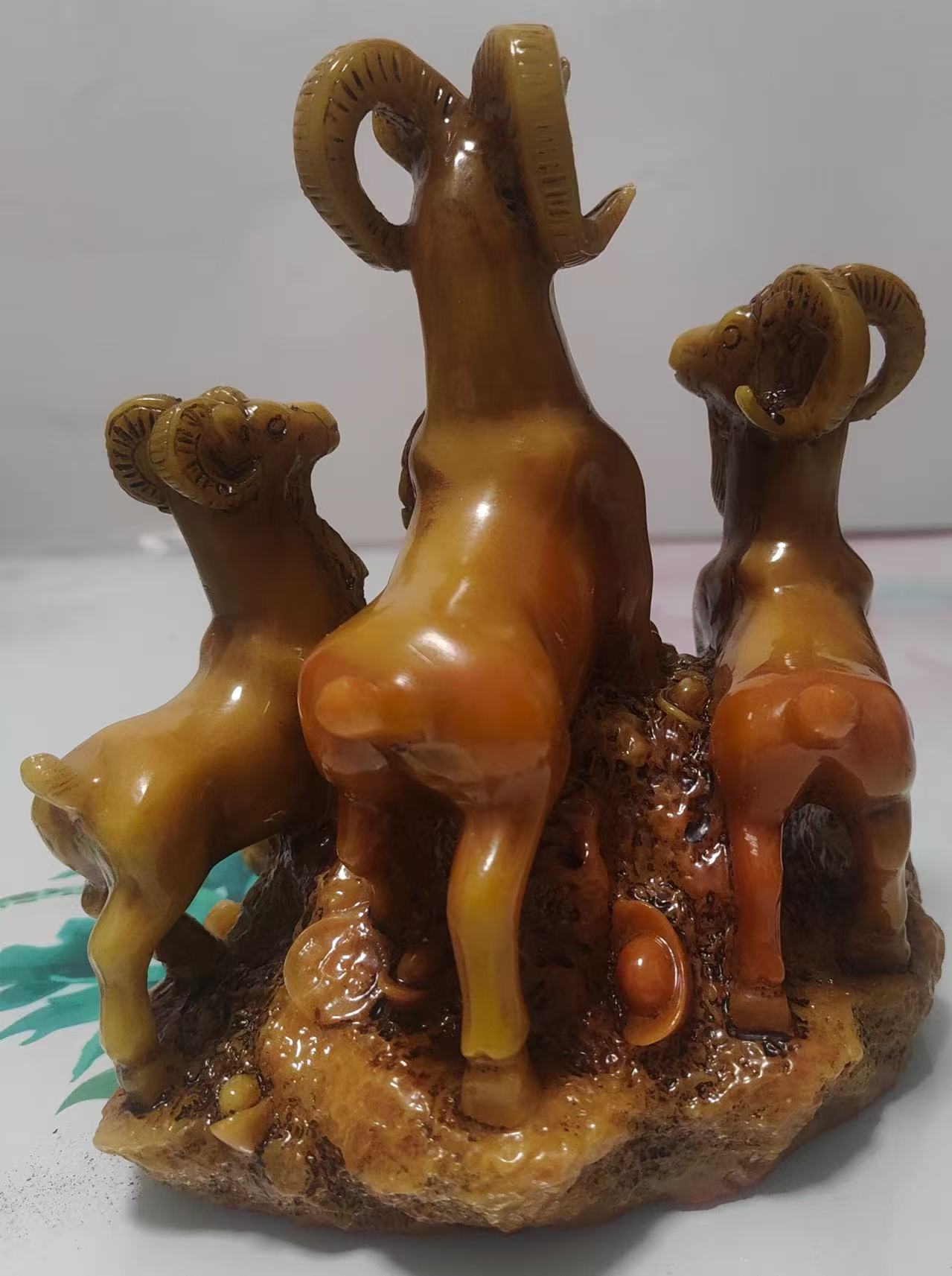 田黄石《三羊开泰》