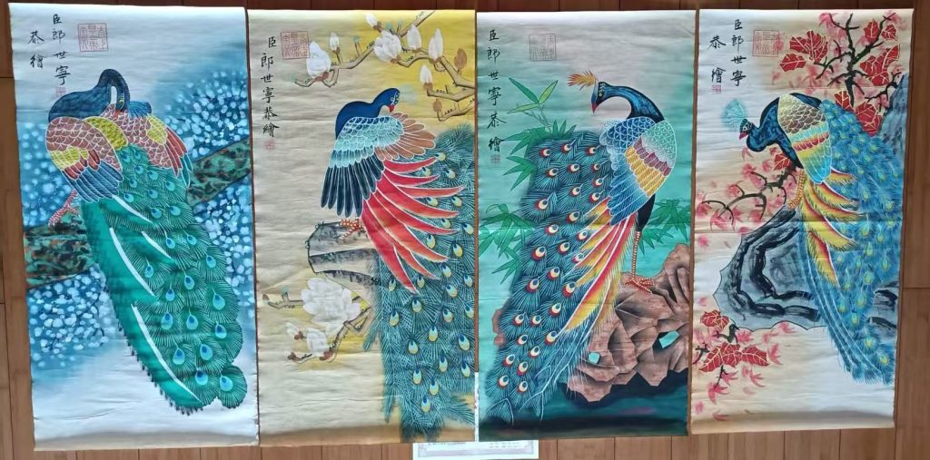 图片[1]-郎世宁《孔雀图》四条屏-嘉诚艺术