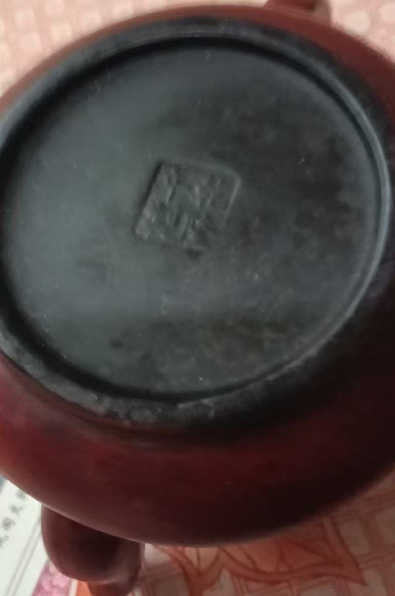 乾隆年制《描金加彩双龙缠枝莲纹紫砂壶》