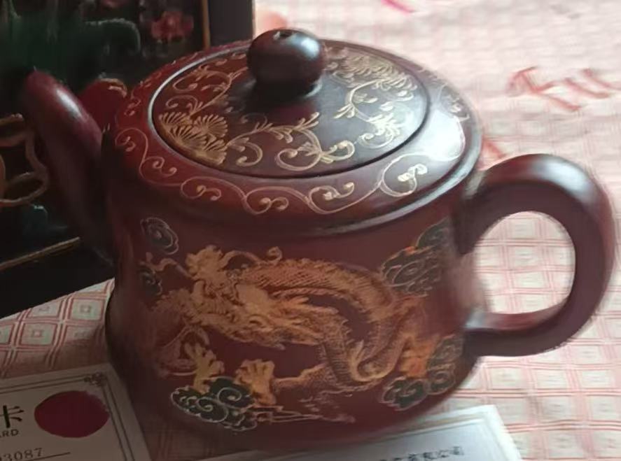 乾隆年制《描金加彩双龙缠枝莲纹紫砂壶》-嘉诚艺术