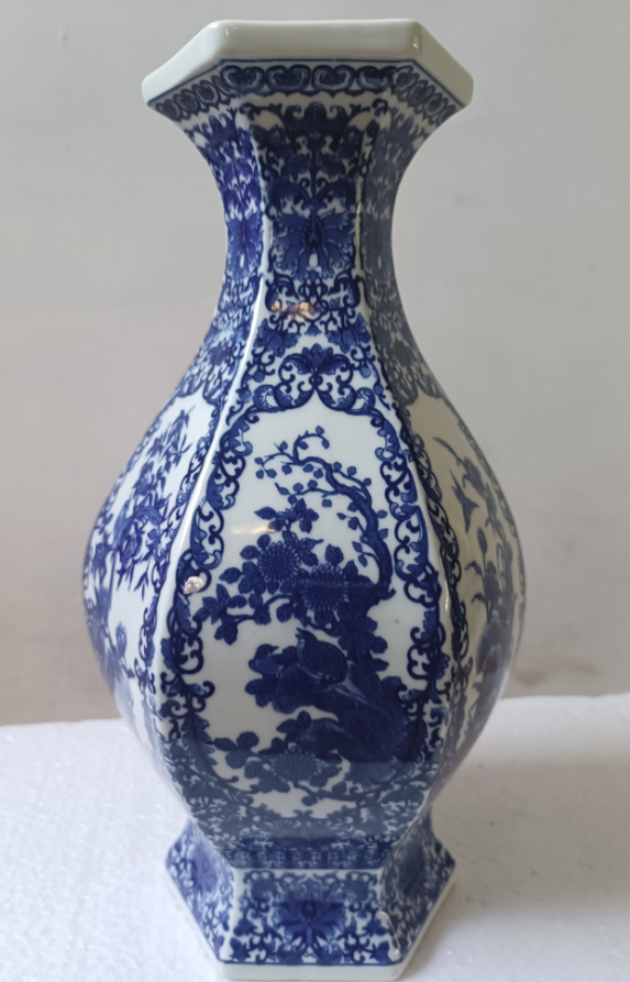 清乾隆年制《青花开窗花鸟六方瓶》-嘉诚艺术