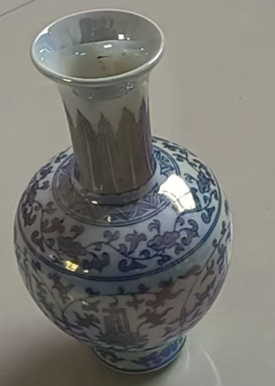成化年制《青花缠枝莲纹长颈瓶》-嘉诚艺术