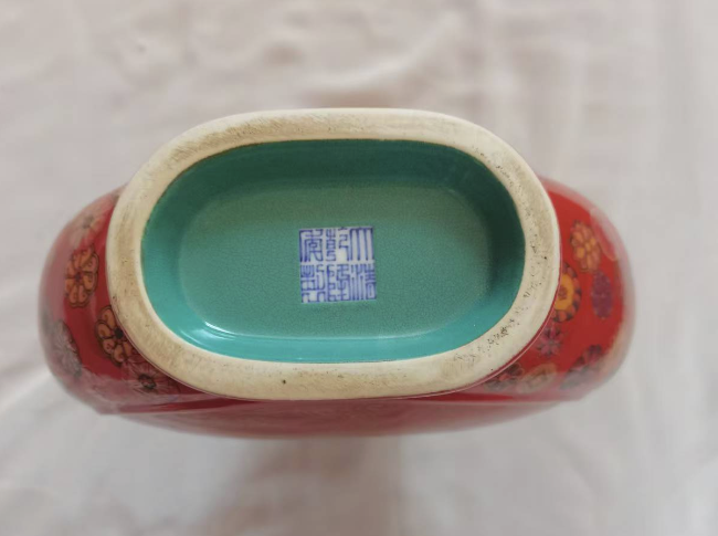 图片[2]-乾隆年制《红釉粉彩描金龙纹扁瓶》-嘉诚艺术