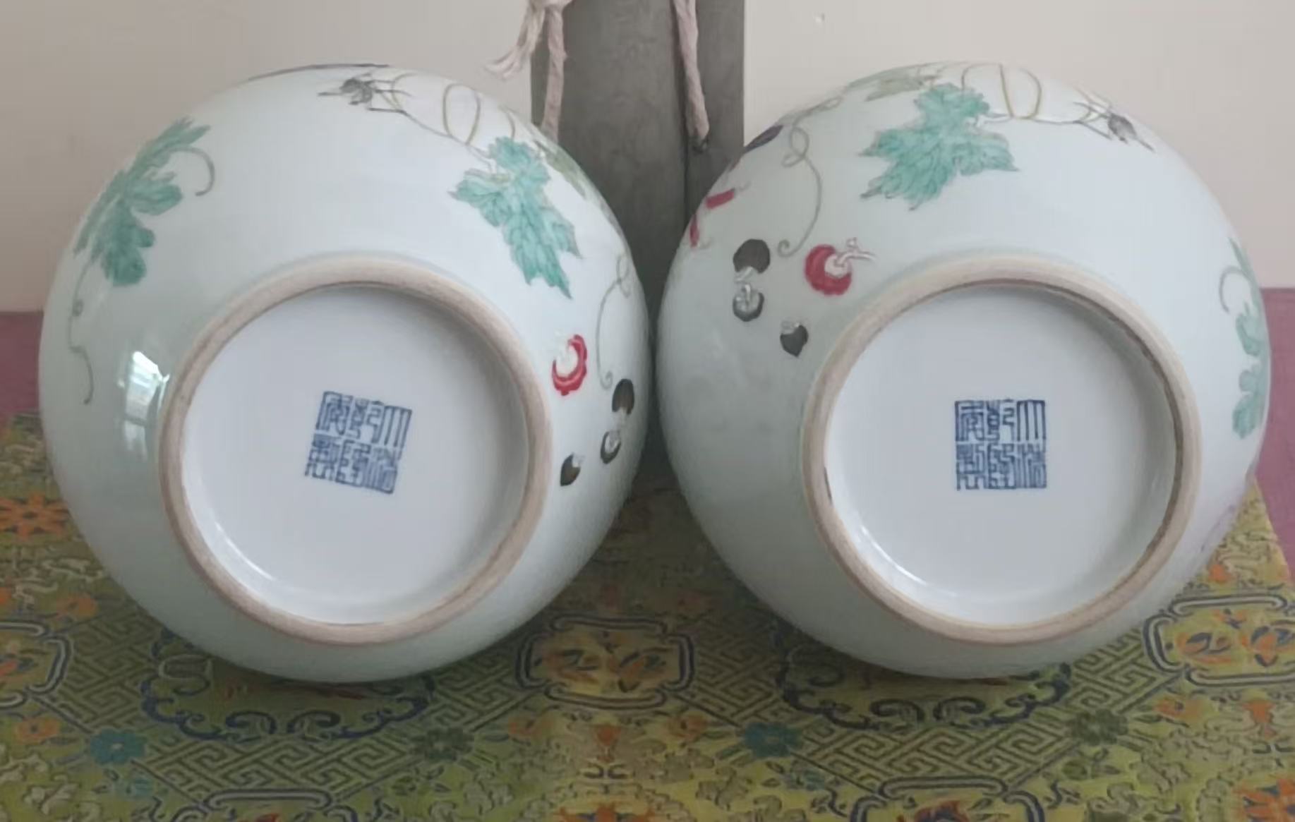 乾隆年制《天球瓶》一对郎世宁画