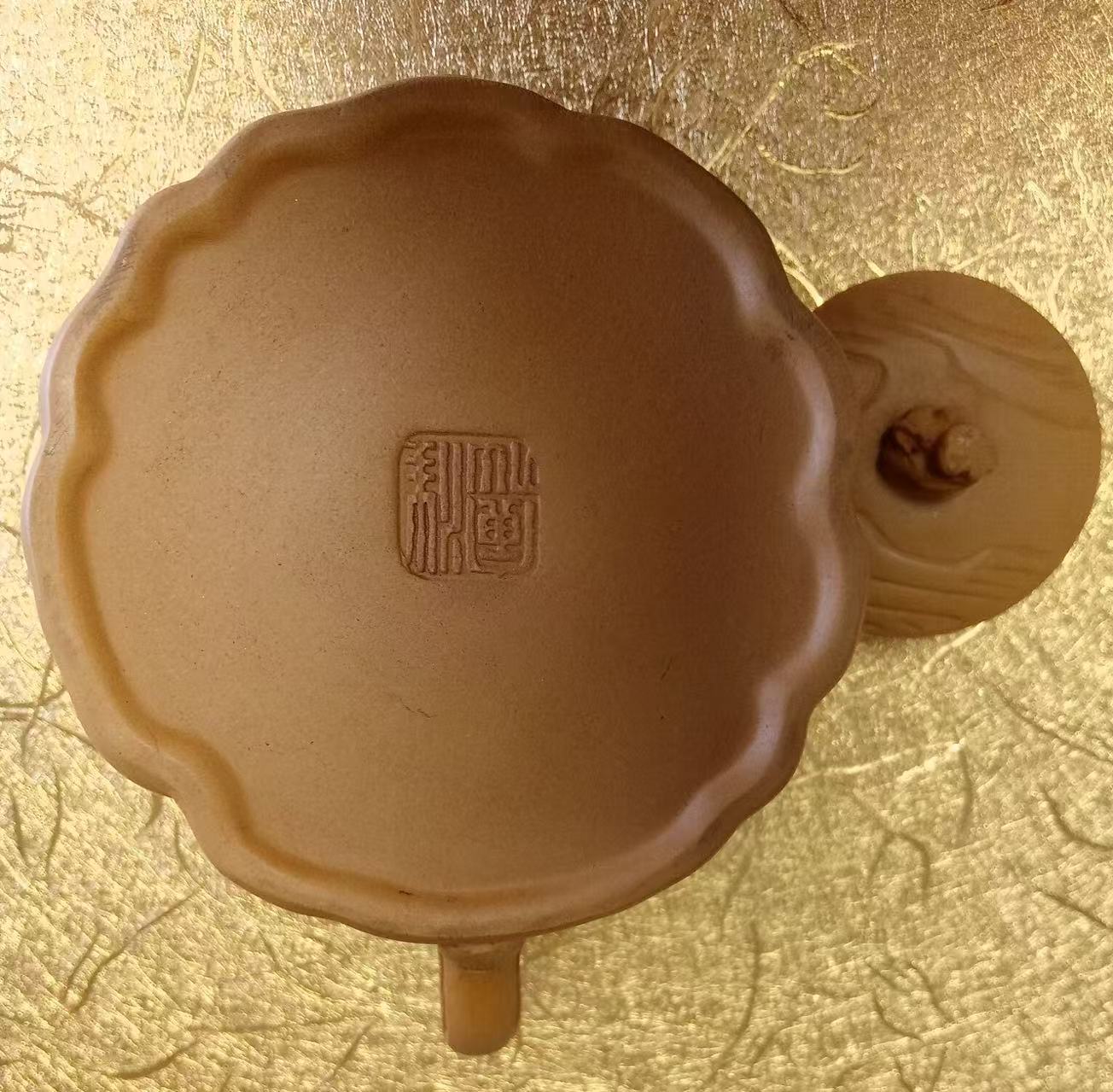 汪寅仙《团泥供春壶》