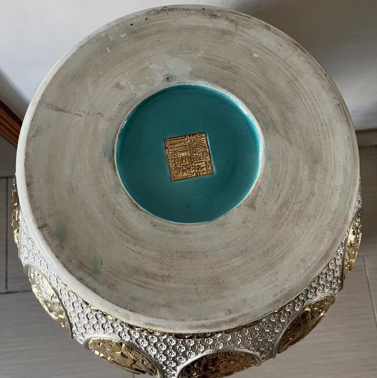 乾隆年制《鎏金佛像聚宝盆》