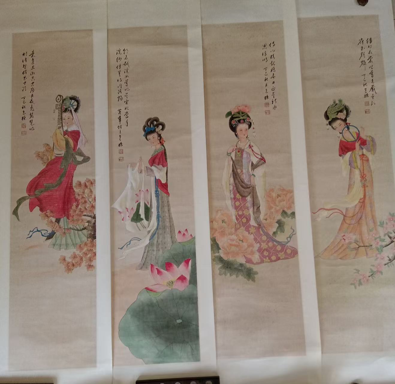 包栋《四美女》四条屏-嘉诚艺术