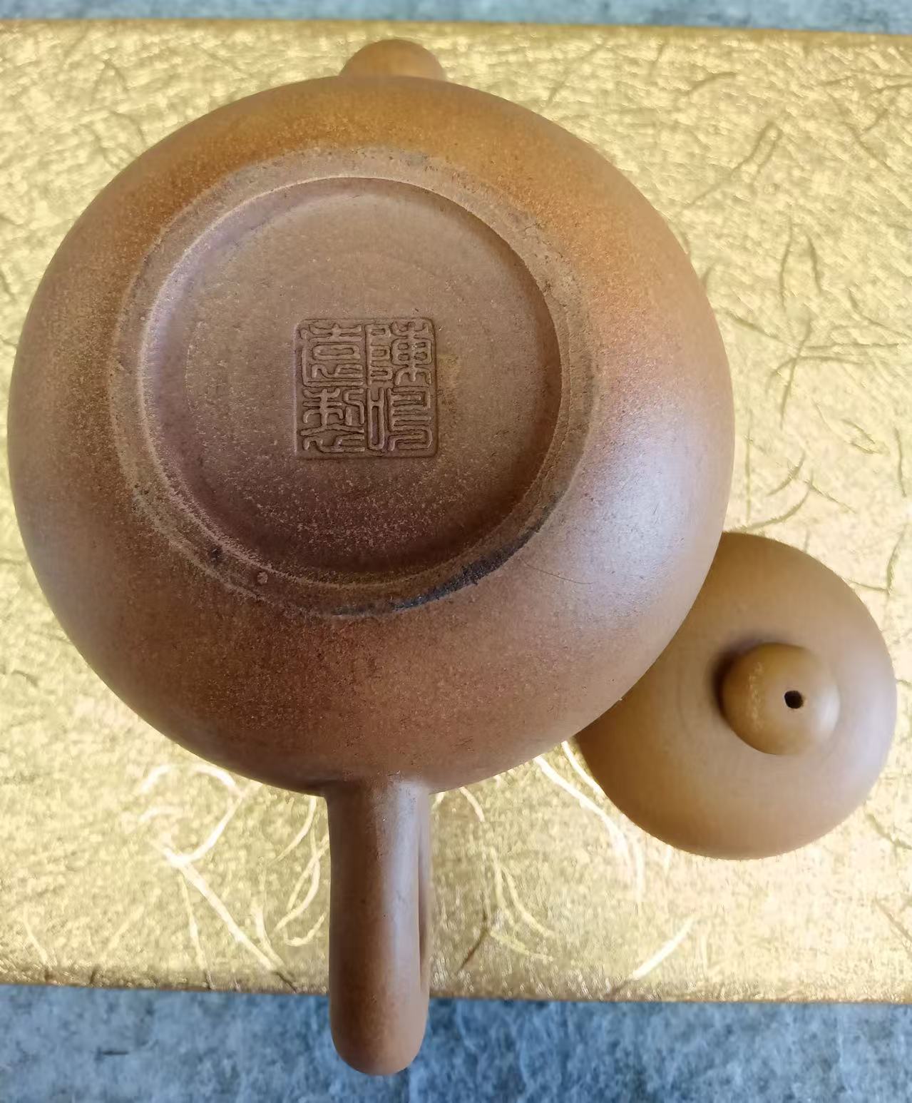 陈呜远《团泥诗文瓢形壶》