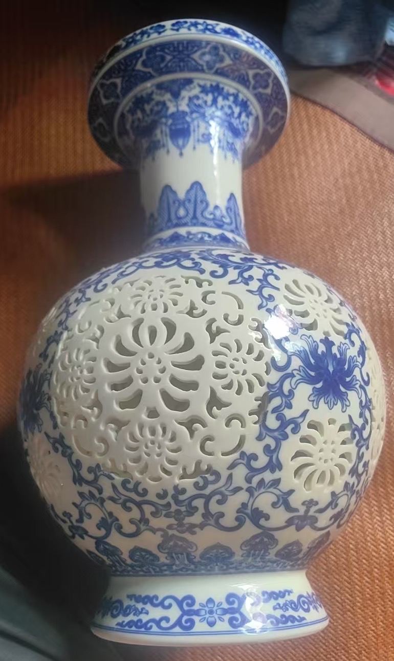 乾隆年制《镂空花瓶》-嘉诚艺术