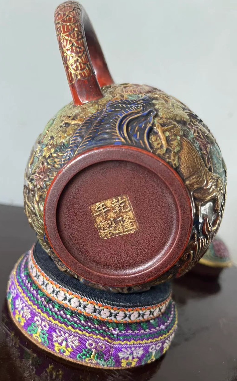 乾隆年制《珐琅彩紫砂壶》