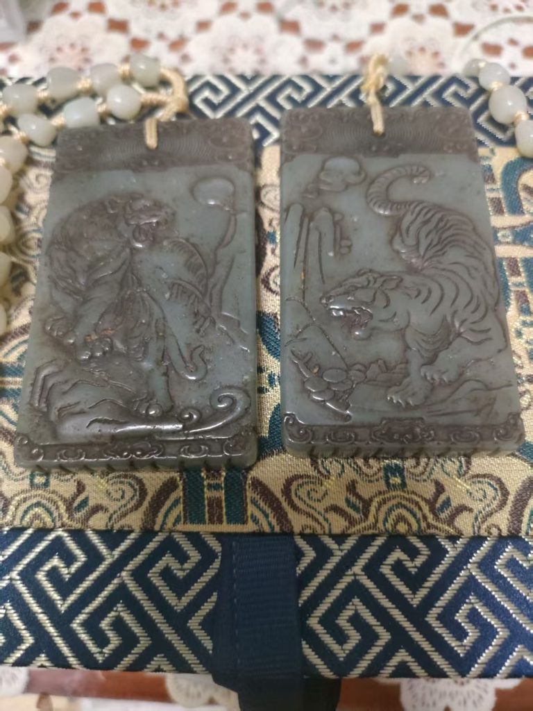 图片[1]-和田玉《伏虎罗汉子冈牌》*2-嘉诚艺术