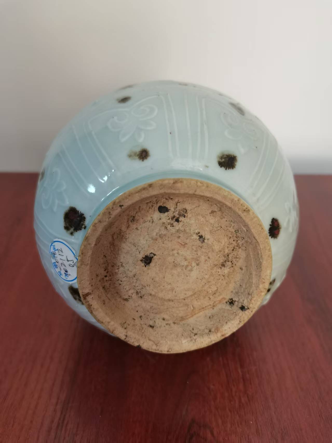 元代《卵白龙纹点彩玉壶春瓶》